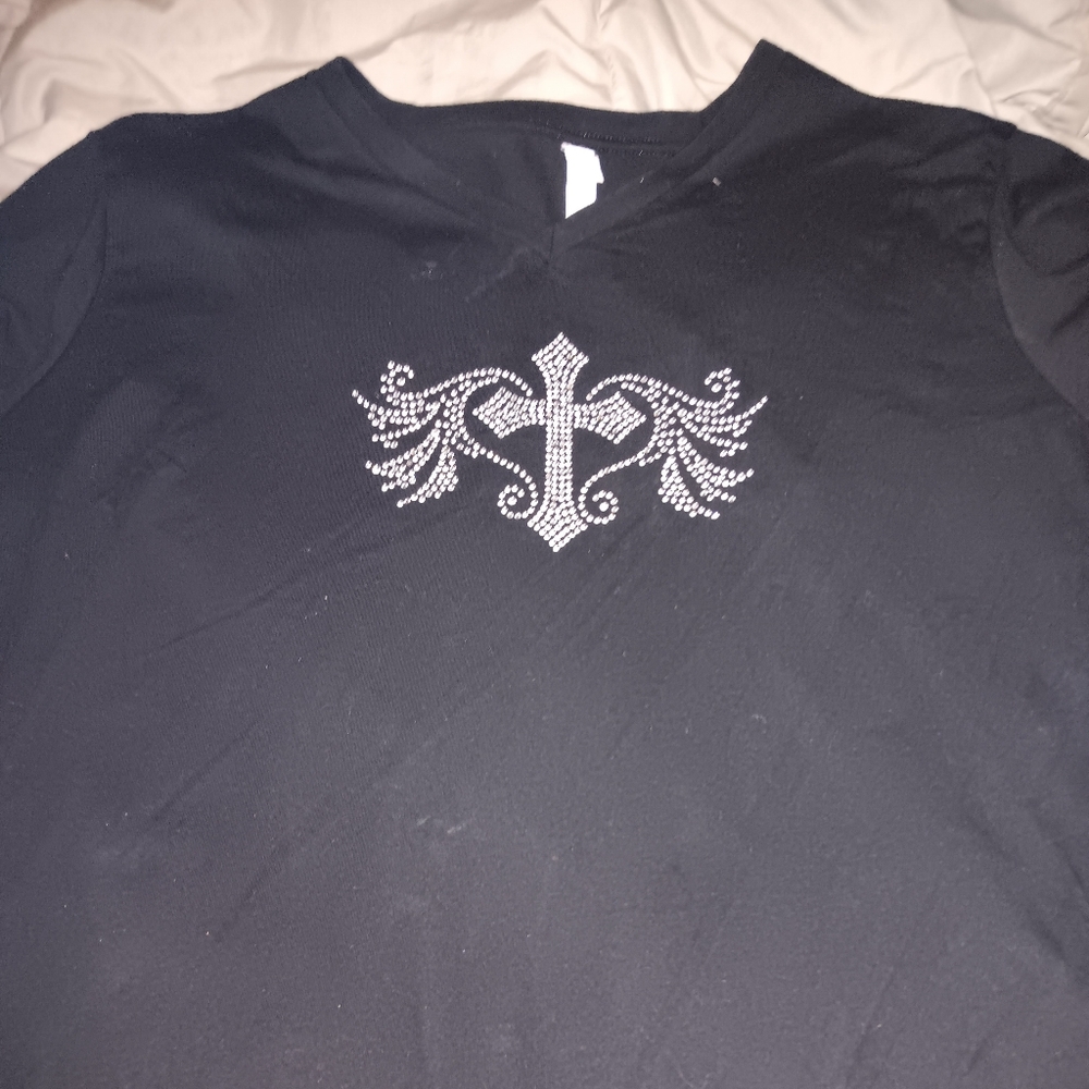 Blk bedazzled  tshirt